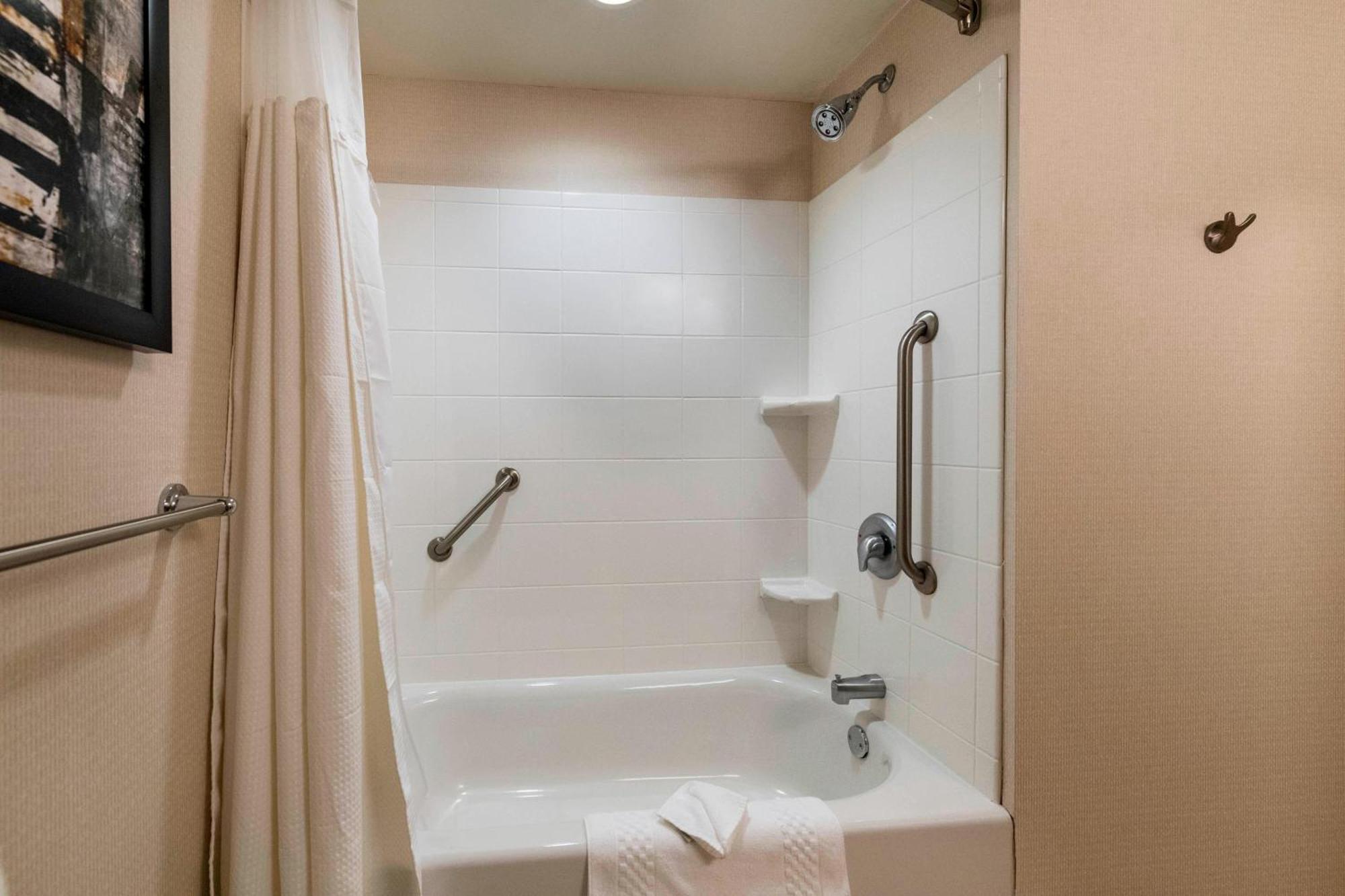 Courtyard By Marriott Atlanta Buford Mall Of Georgia Buitenkant foto